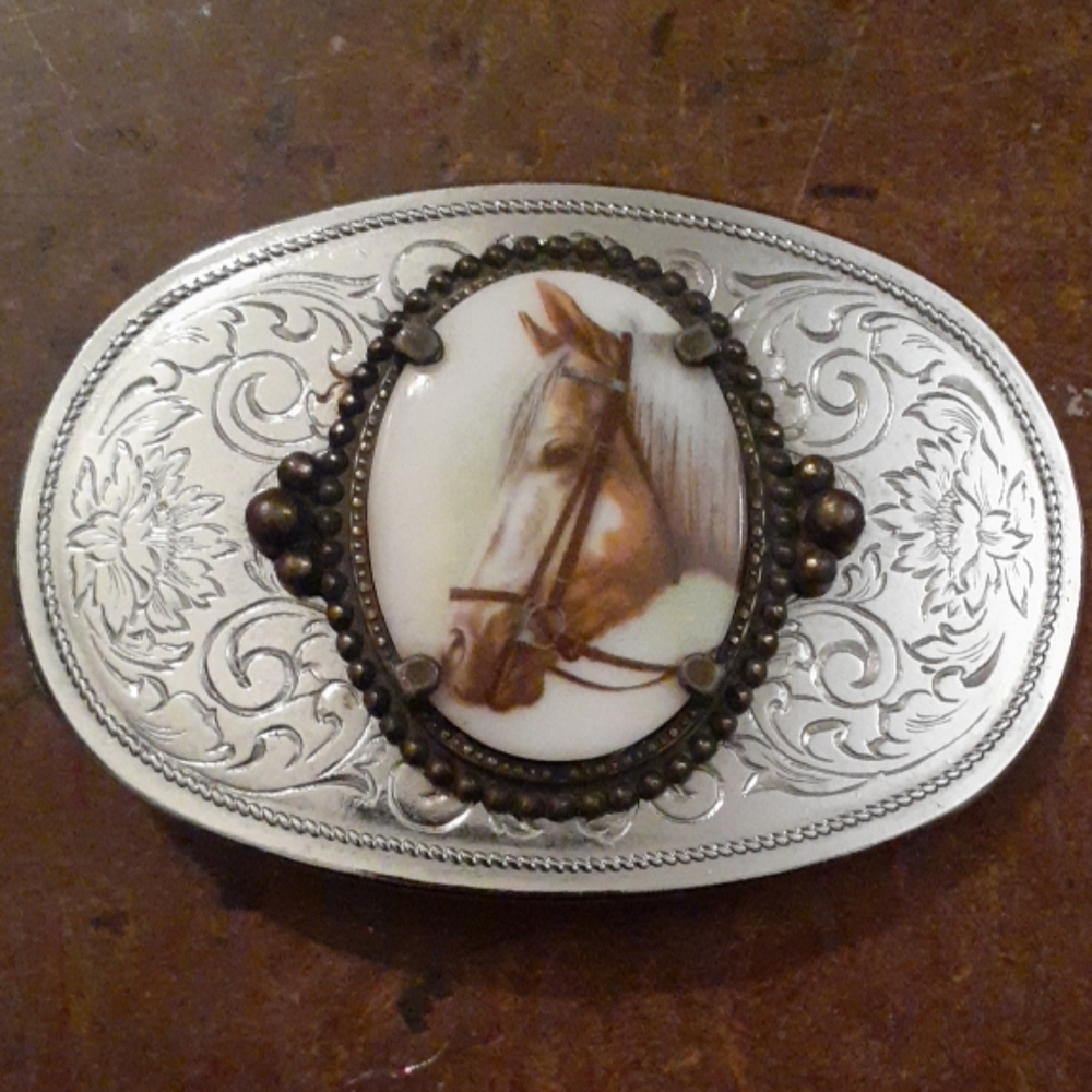 Vintage western buckle with pretty horse center